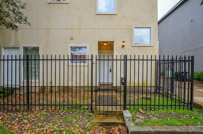 Photo - 1610 Holman St