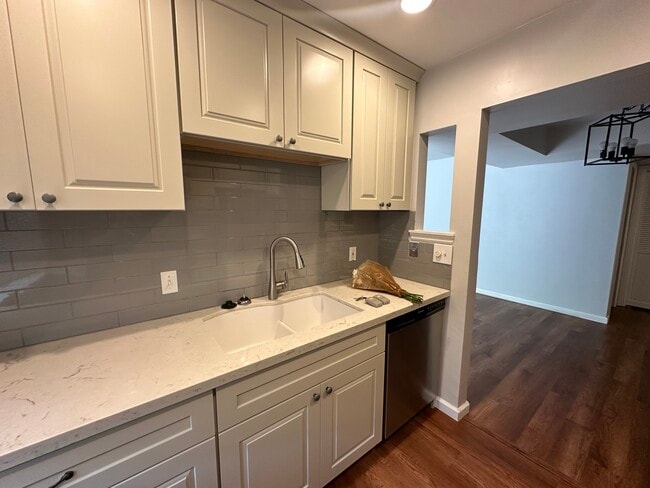 Photo - 1541 E Waterbury Dr Unit Waterbury