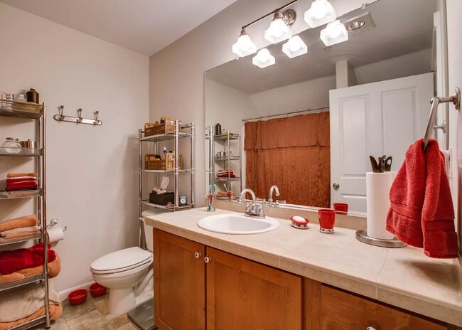 Photo - 10829 NE Red Wing Way Unidad 102