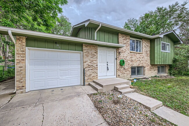 Photo - 605 Raemar Dr