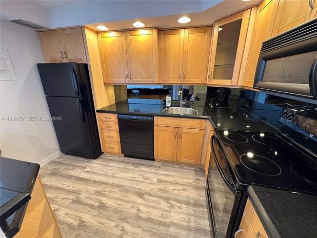 Building Photo - 200 SE 15th Rd Unit 15