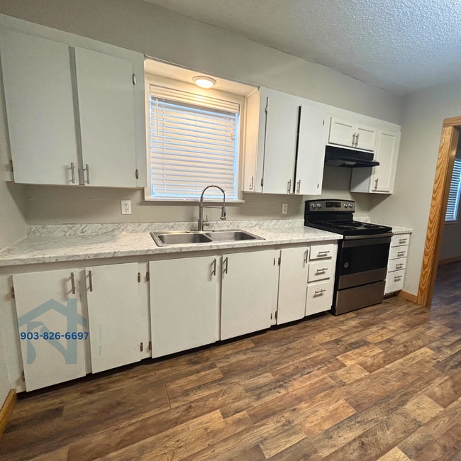 Photo - 703 S Main St