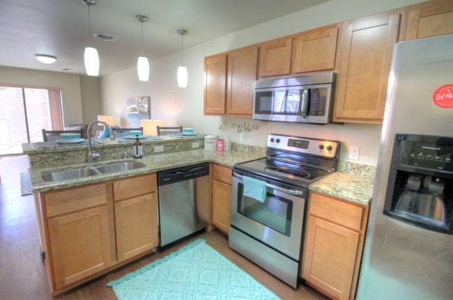 Building Photo - 229 Lakelawn *Student Housing* Rental