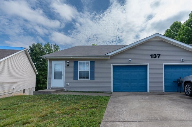 Building Photo - 137 Maureen Dr Unit A