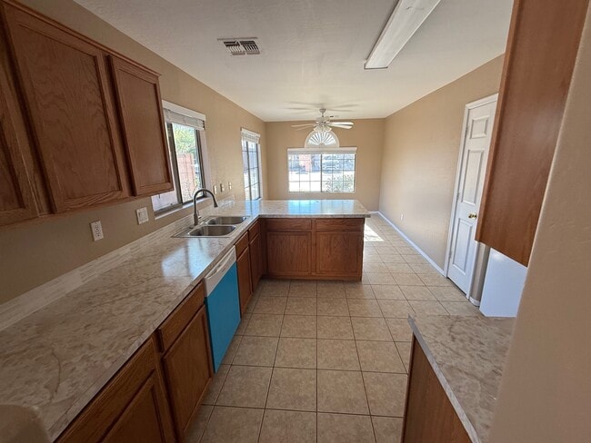 Photo - 1636 E Bishop Dr