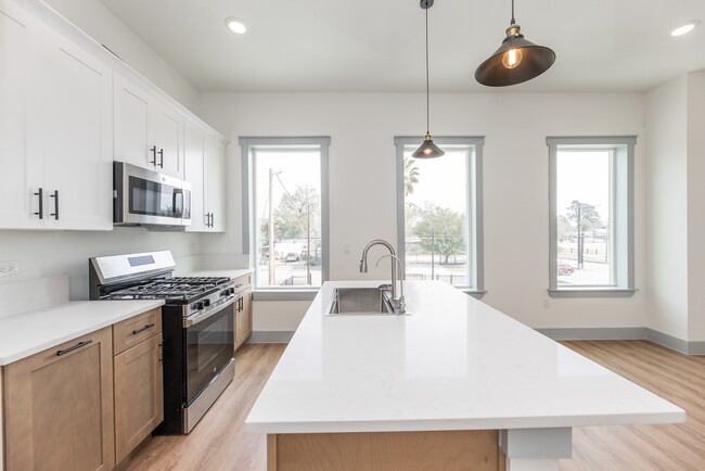 Building Photo - 704 S 1st St Unit B2