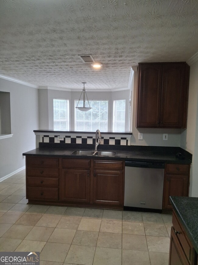 235 Vaness Dr