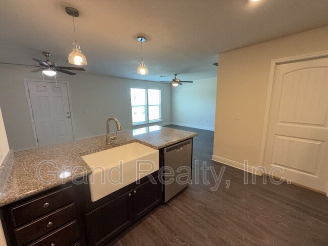 Photo - 5033 Peach Dr