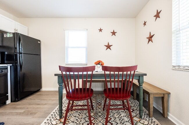 Photo - 1310 S Woodlawn Ave