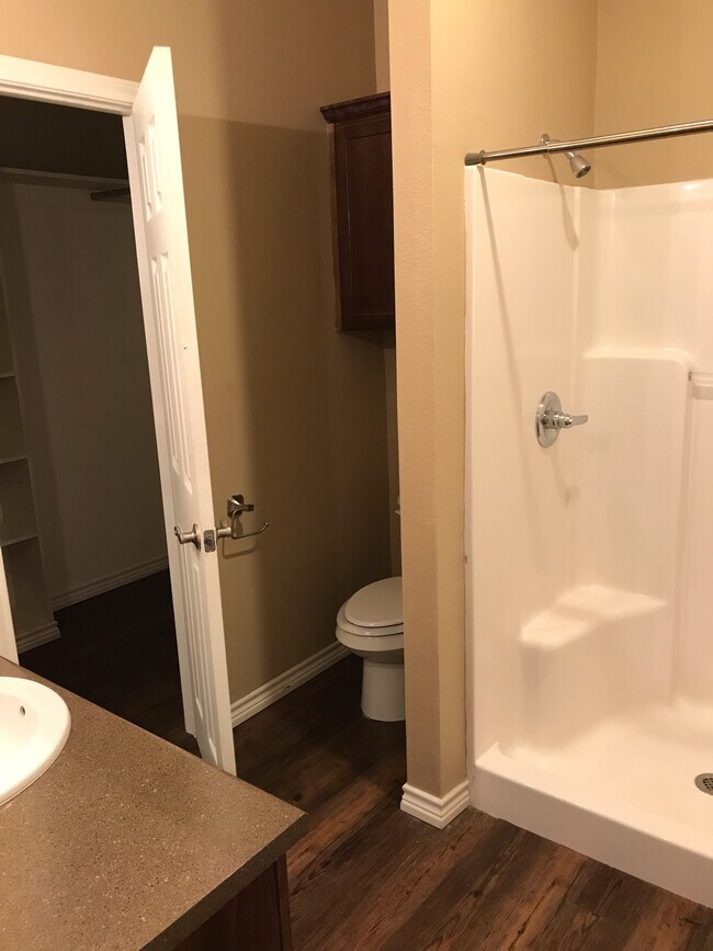 Photo - 4253 Castlegate Dr Unit 4253