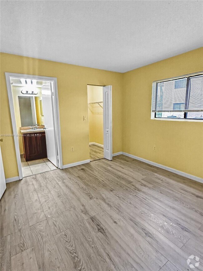 Building Photo - 250 Palm Cir W Unit 103 Rental