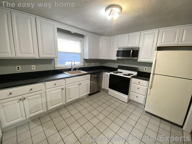 Building Photo - 92 Sylvia St