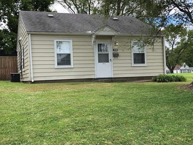 Building Photo - 700 E Seneca Pl Rental