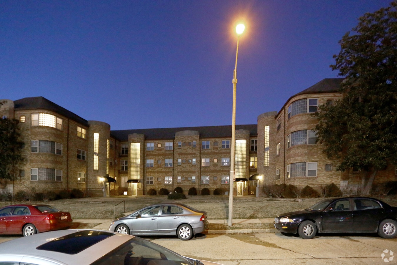 Photo - 5835-5845 Lindenwood Ave