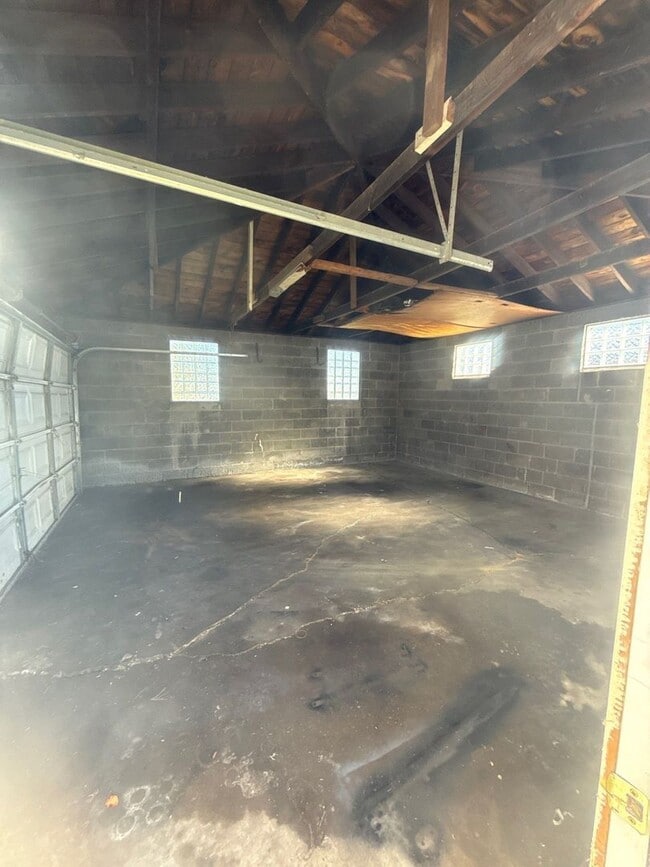 Photo - 4 Bedroom 2 Bath Home in Lincoln Park