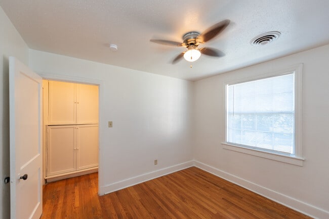 Photo - 3809 McGuire Dr Unit B