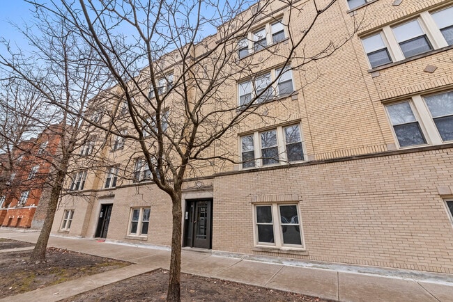 Building Photo - 2843 W Berteau Ave Unit 57-1 Rental