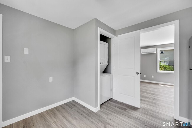 Photo - 90 Woodhouse Ave Unit 4