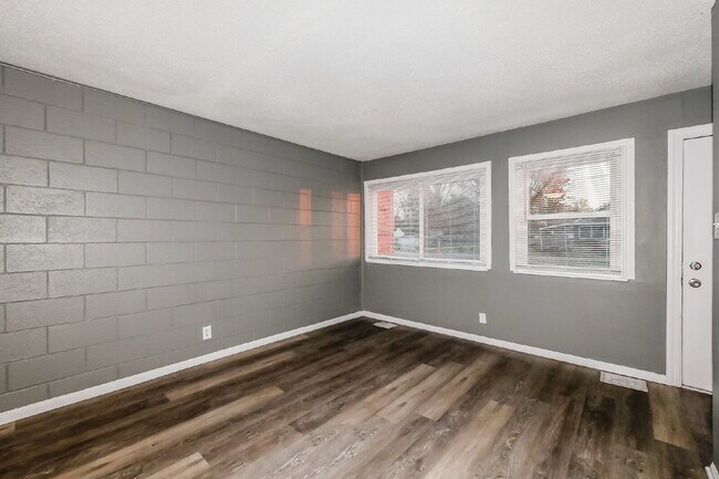 Photo - Charming 2 Bed, 1 Bath Apartment in Indianapolis - Don't Miss Out!