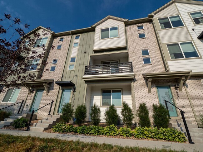 Photo - Astonishing 3 Bed/3.5 Bath Tri Level Townhome.   Must see to believe!!