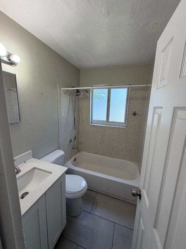 Photo - 716 22nd St Unidad B