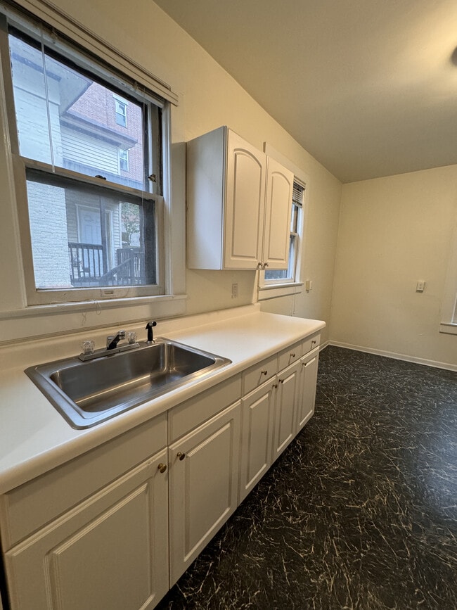 Building Photo - 24 N Butler St Unit #2