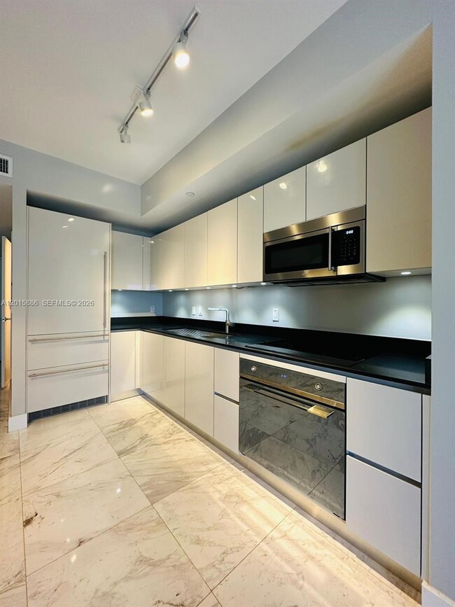 Building Photo - 1010 Brickell Ave Unit 4208