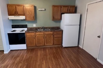 Unit 7 Kitchen (Main Photo) - 2604 Pine St Apartments