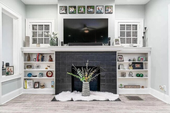 Photo - 1233 E Livingston Ave Unit A