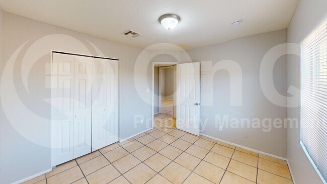 Photo - 9011 S 8th Pl