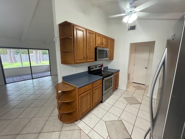 2526 NW 54th Blvd