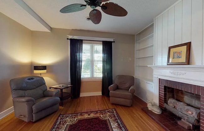 Photo - 178 W Broadway St