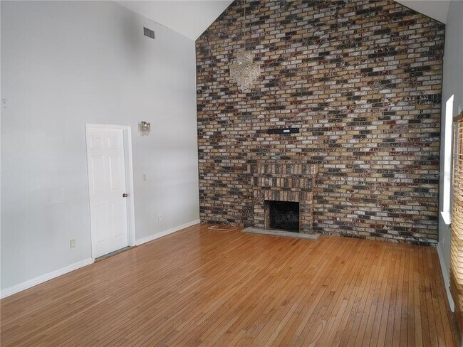 Photo - 38642 10th Ave