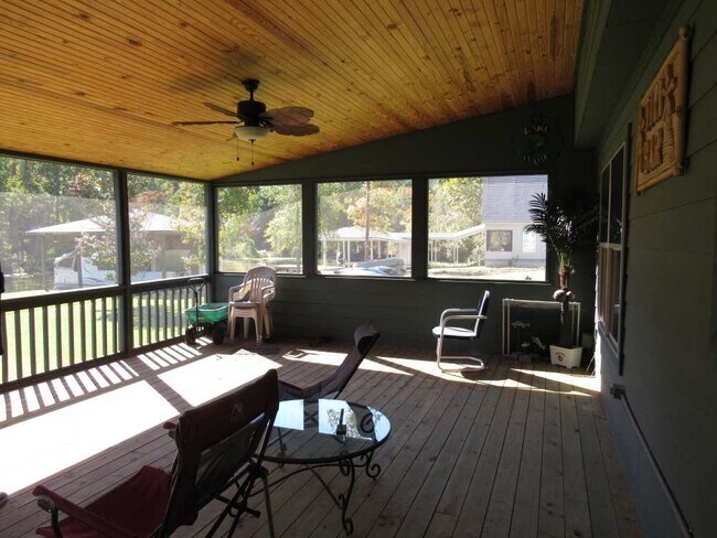 70 Lakeside Dr
