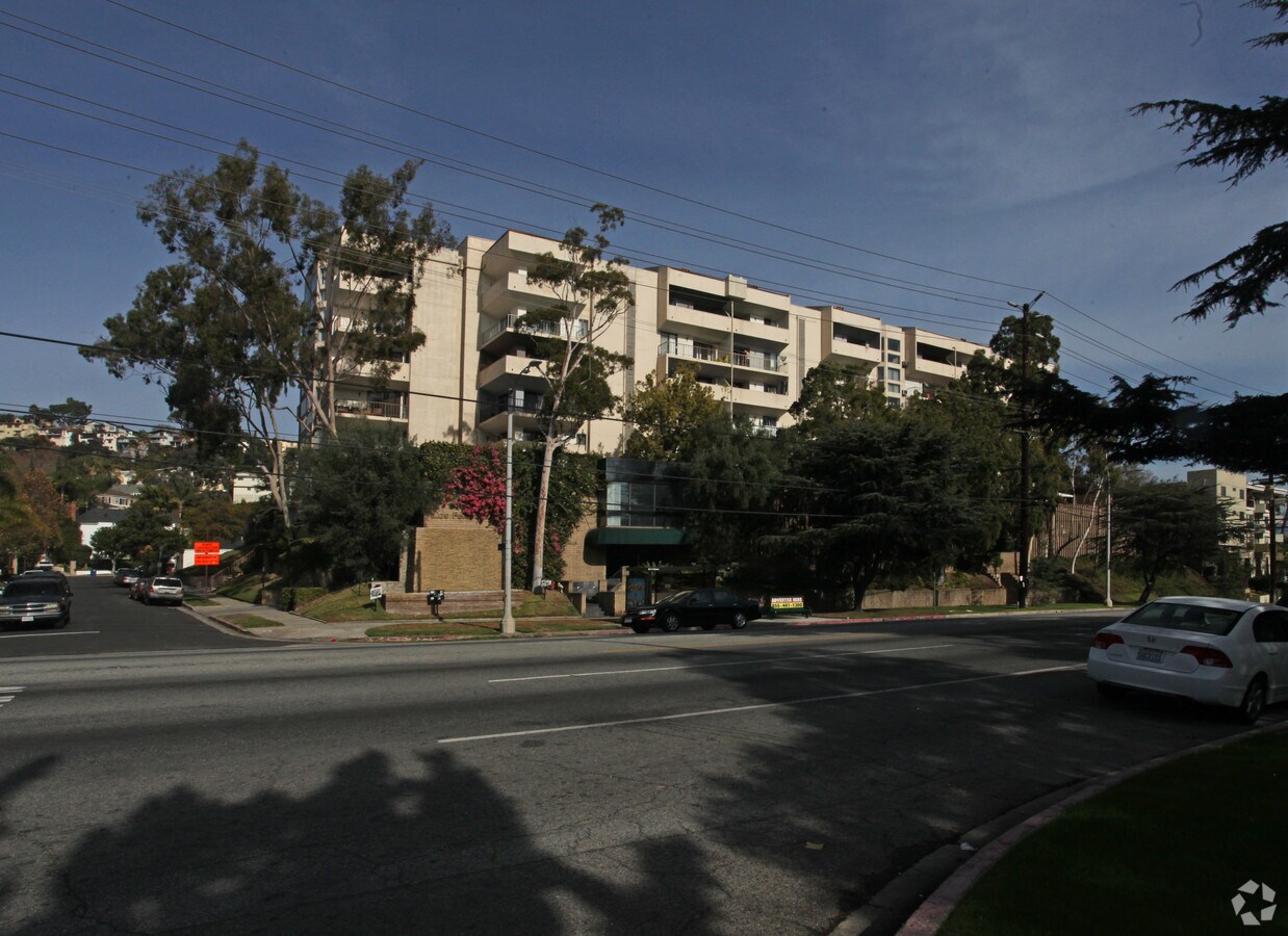 Los Feliz Plaza - Los Feliz Plaza Apartments