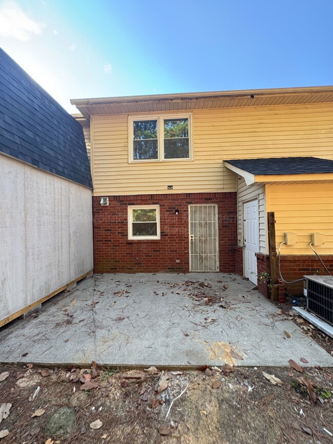 Building Photo - 1303 Sweet Pine Dr