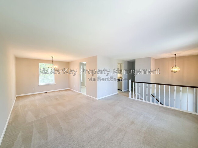 Photo - 704 E Dynasty Dr