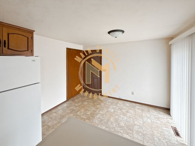 Photo - 2-Bedroom Duplex in Green Bay – Spacious Y...