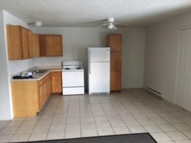 Building Photo - 3 Bedroom, Single-story Townhomes for rent... Unit 405 Plaza Heights B