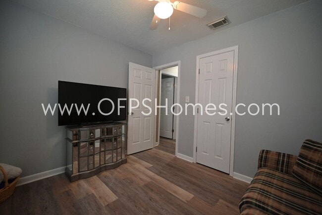 Photo - 1755 Union Ave