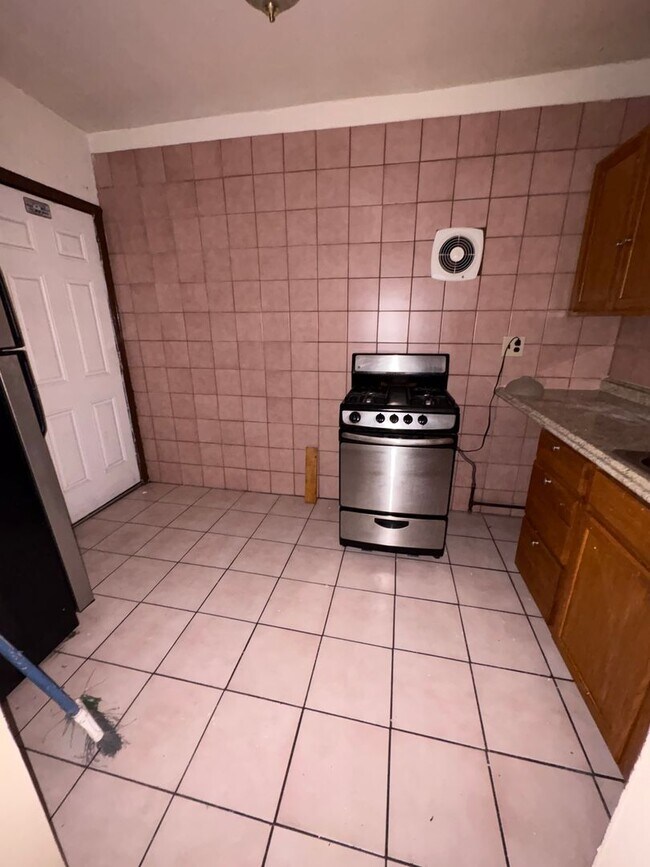 Photo - 4835 N Broad St