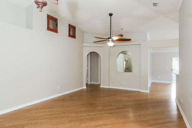 Photo - 25213 Hyde Park Blvd