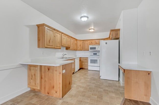 Building Photo - Cedar Street Holdings Unit 33 Rental