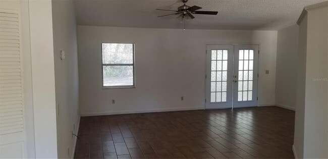 Photo - 594 Heather Ln