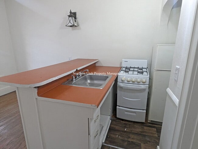 Photo - 1 Bed 1 Bath Unit Unidad B