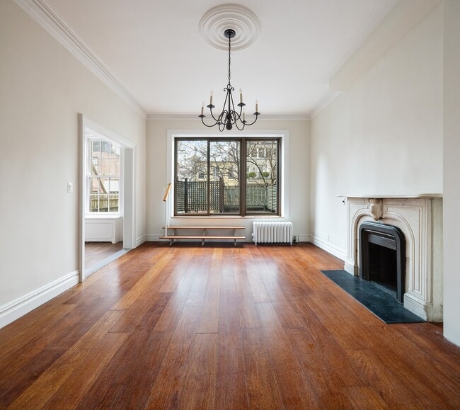 Photo - Massive duplex 3 br/2.5bath Private terrace
