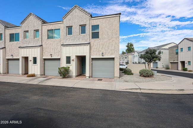 2236 W Laurie Ln