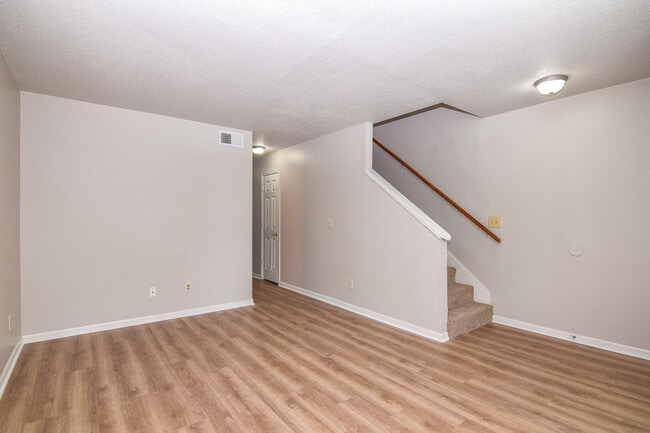 Photo - 306 Crestview Dr