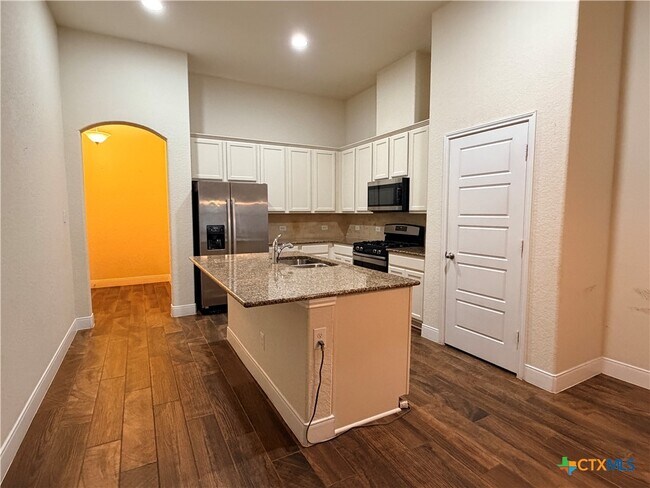 Photo - 1231 Old FM 306