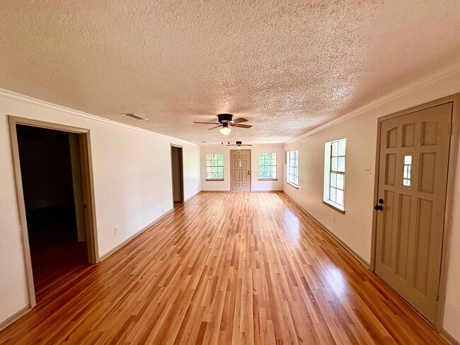 Photo - 861 Welworth St